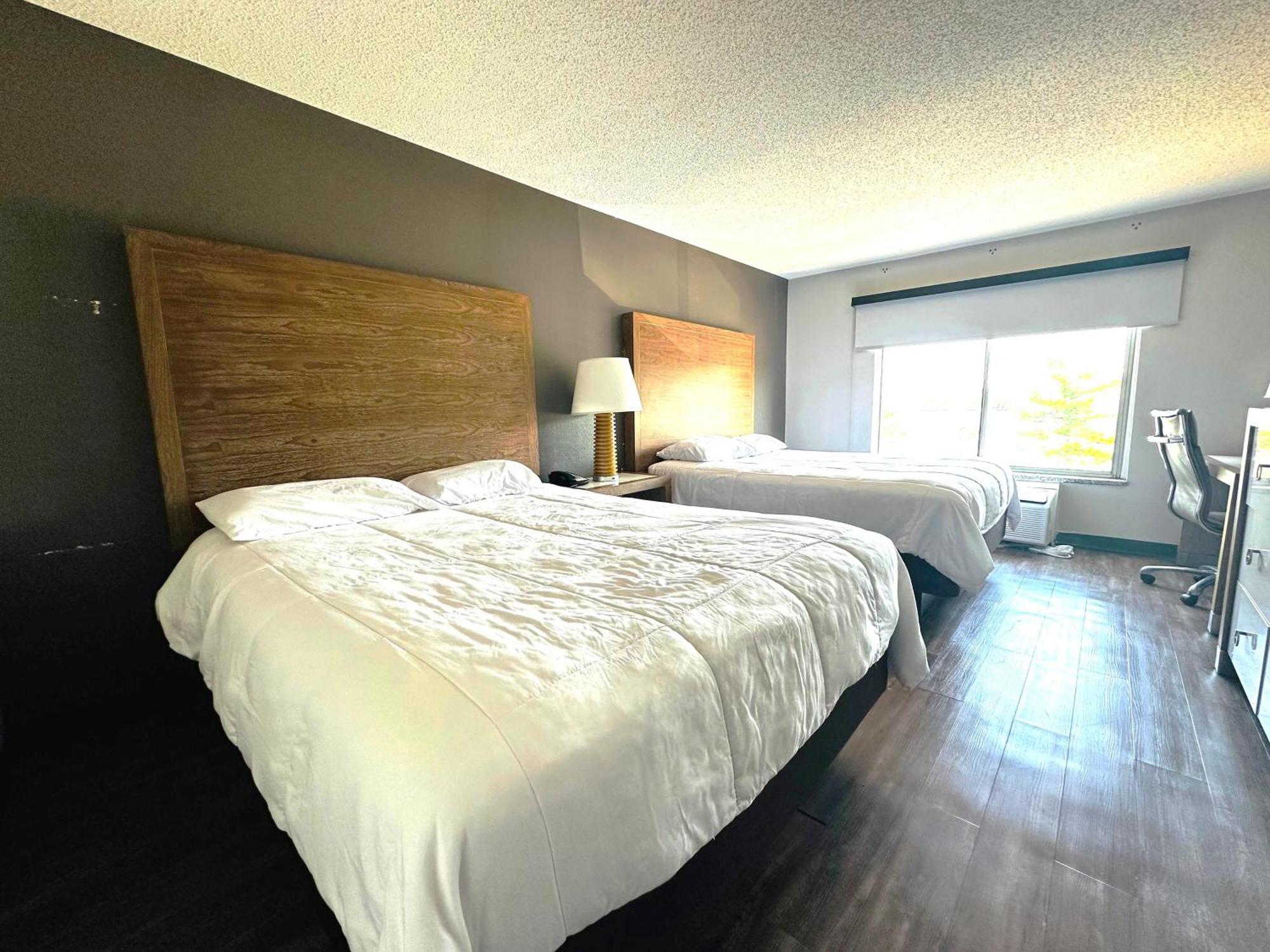 Baymont Inn And Suites By Wyndham Columbus / Near Osu Esterno foto