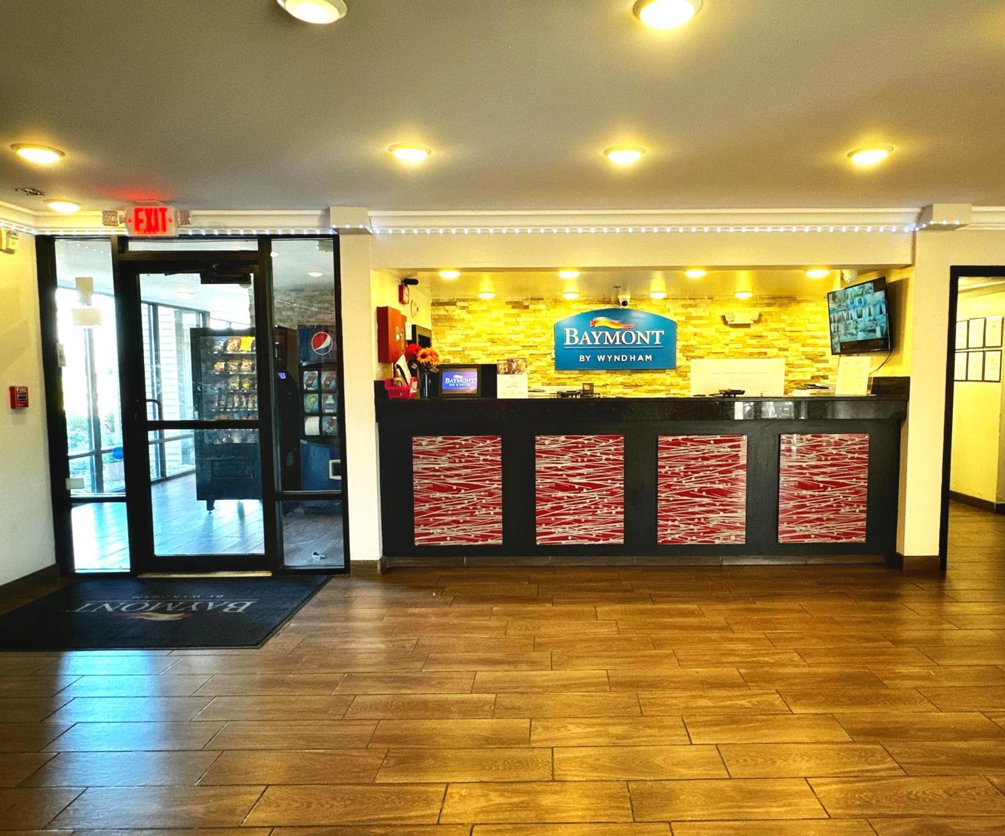 Baymont Inn And Suites By Wyndham Columbus / Near Osu Esterno foto