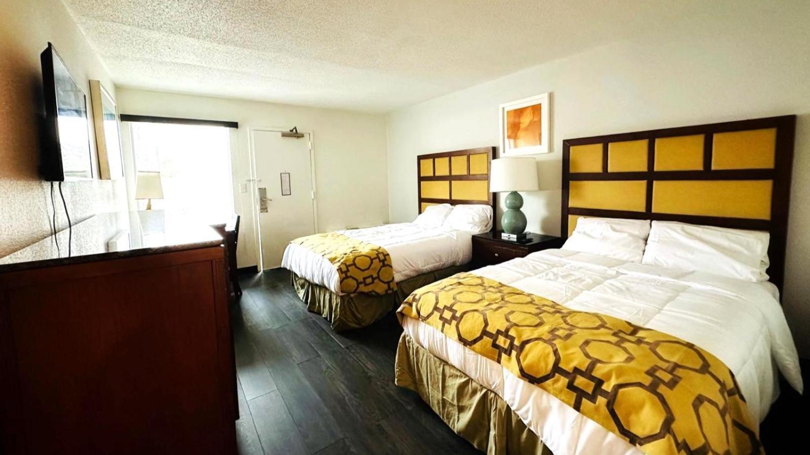 Baymont Inn And Suites By Wyndham Columbus / Near Osu Esterno foto