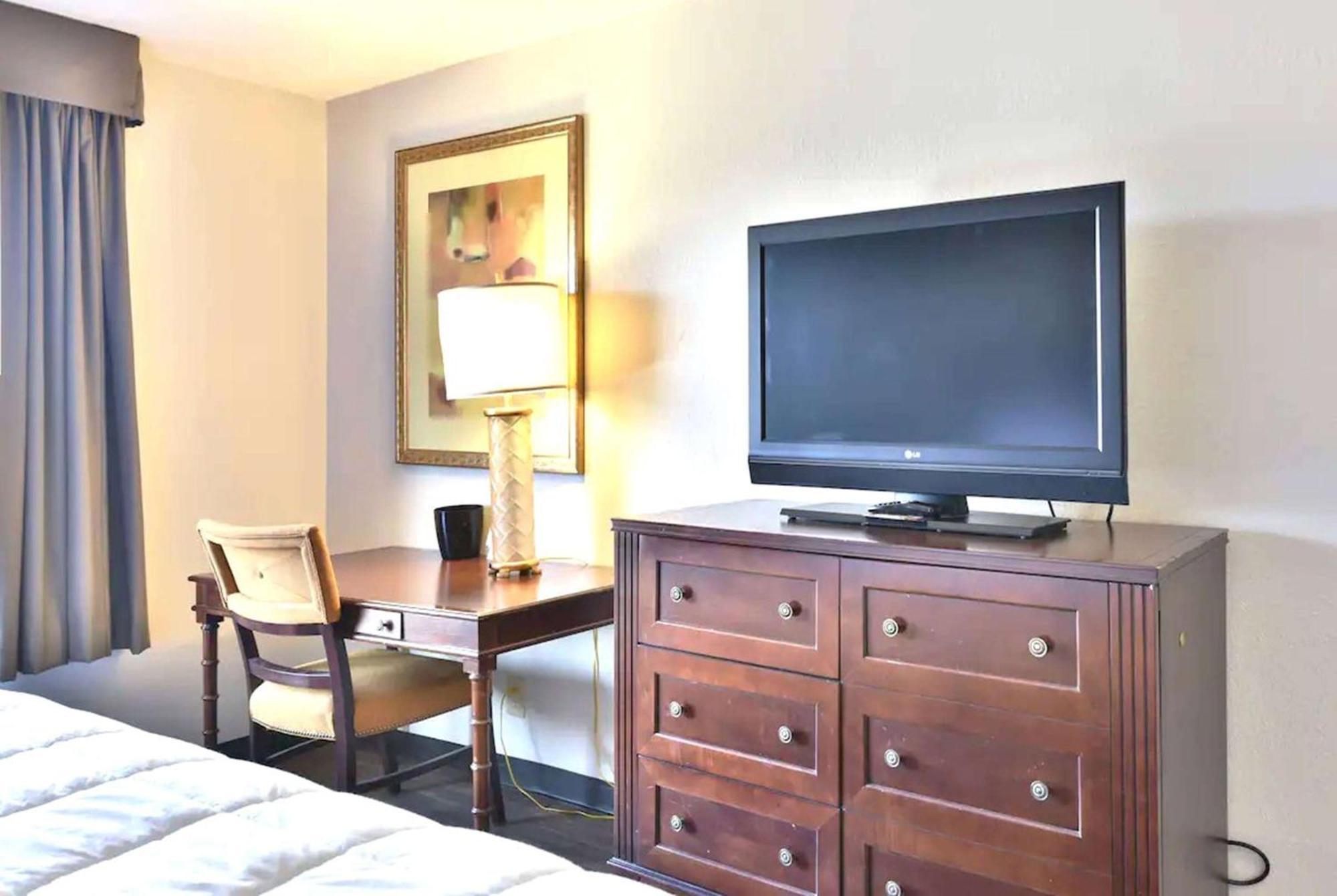 Baymont Inn And Suites By Wyndham Columbus / Near Osu Esterno foto