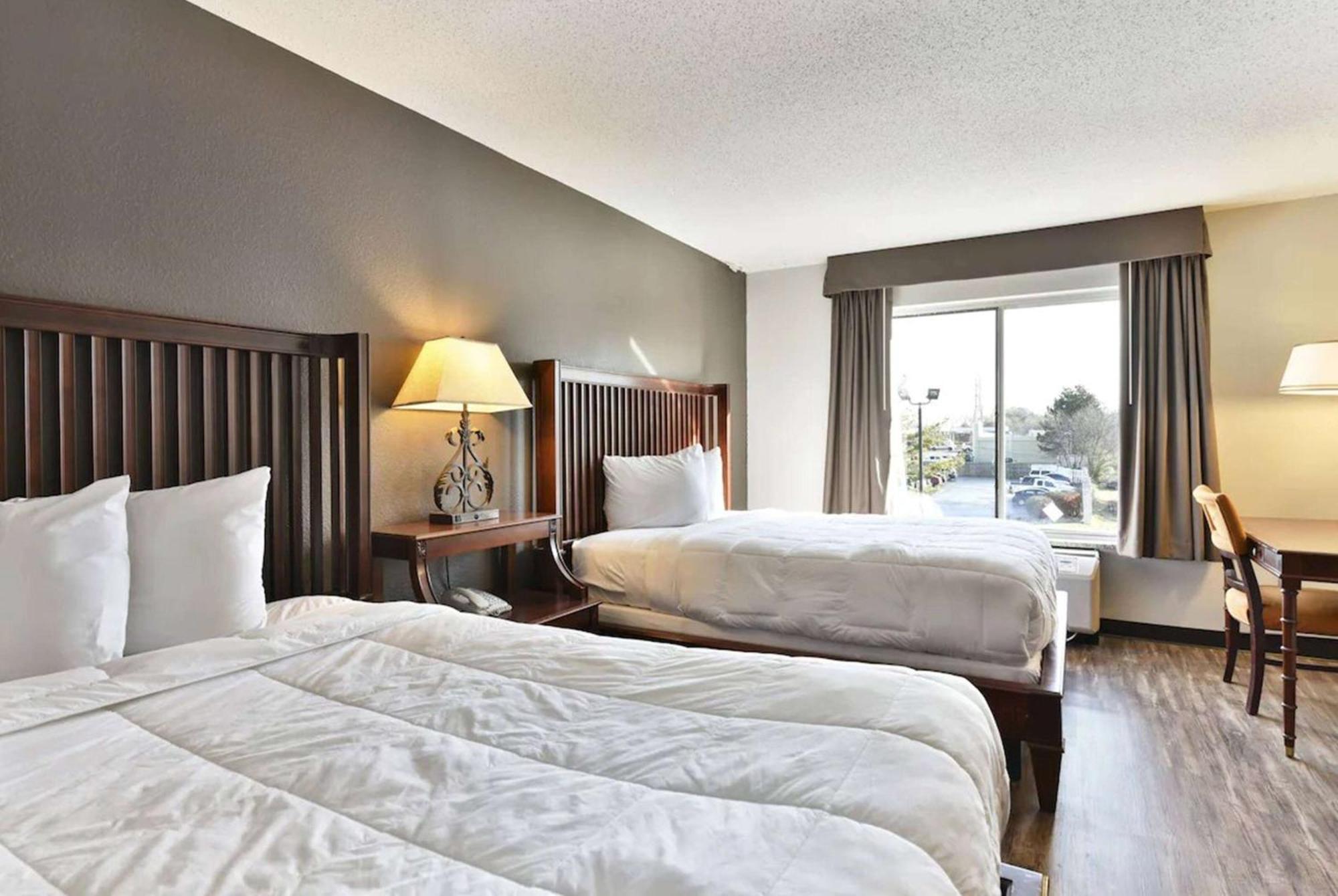 Baymont Inn And Suites By Wyndham Columbus / Near Osu Esterno foto