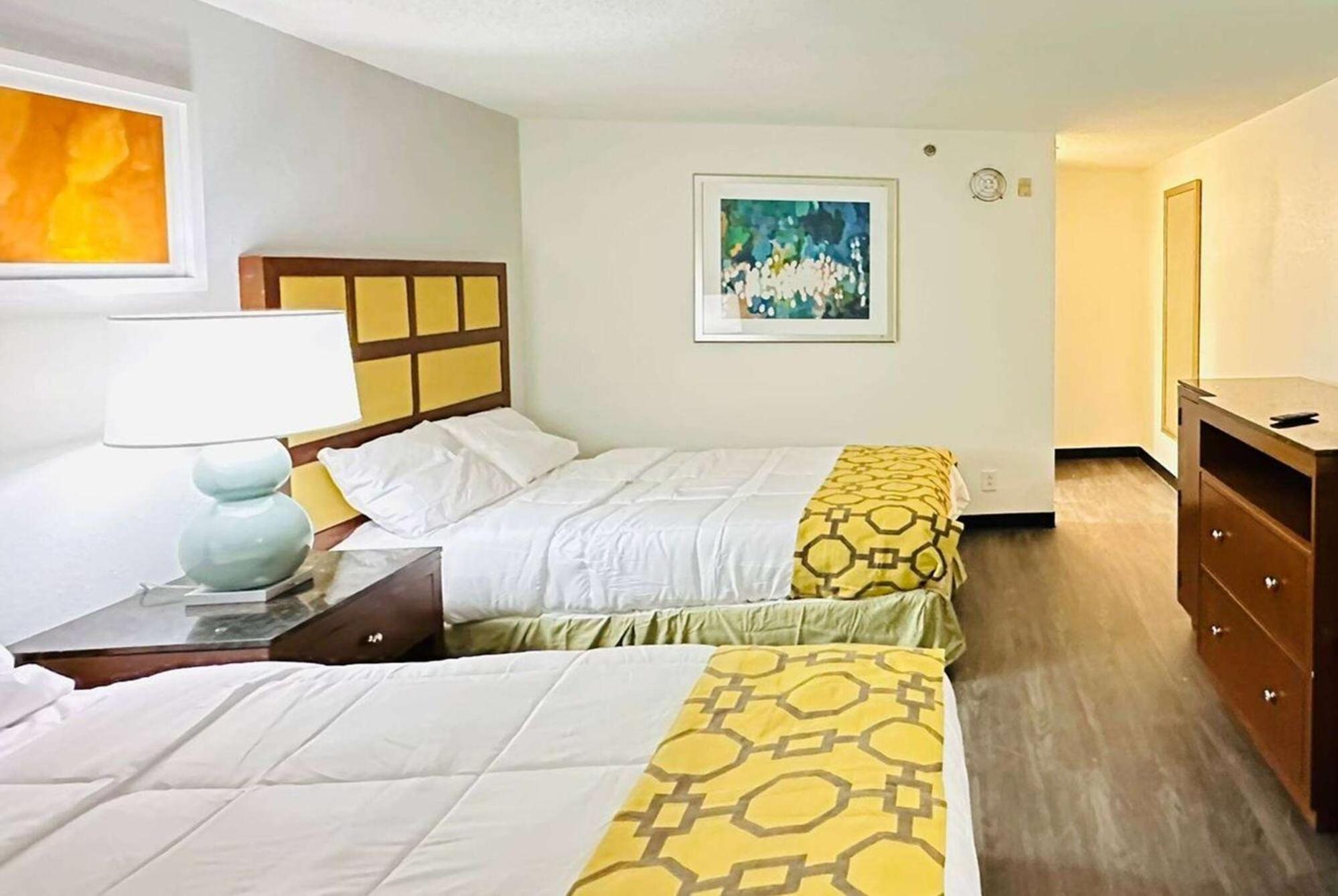 Baymont Inn And Suites By Wyndham Columbus / Near Osu Esterno foto